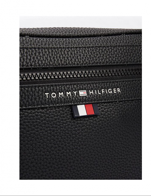 شنطة متعددة الاستخدام ماركة tommy ، تتشال كتف وتتمسك يد وعملية جداً