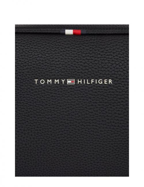 شنطة يد ماركة tommy مصنوعة من الجلد الفاخر بسوست رئيسية كبيرة ومقسمة من الداخل 