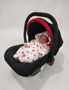 كارسيت يمفرش جراكو للأطفال (Gracco By Gomaa) - كرسي سيارة آمن ومريح لحديثي الولادة مع مظلة واقية