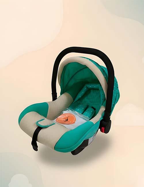 كارسيت يمفرش جراكو للأطفال (Gracco By Gomaa) - كرسي سيارة آمن ومريح لحديثي الولادة مع مظلة واقية