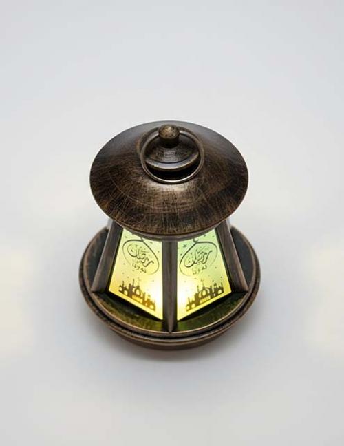 فانوس رمضان تراثي بإضاءة هادئة | فانوس زينة رمضانية بتصميم أنيق