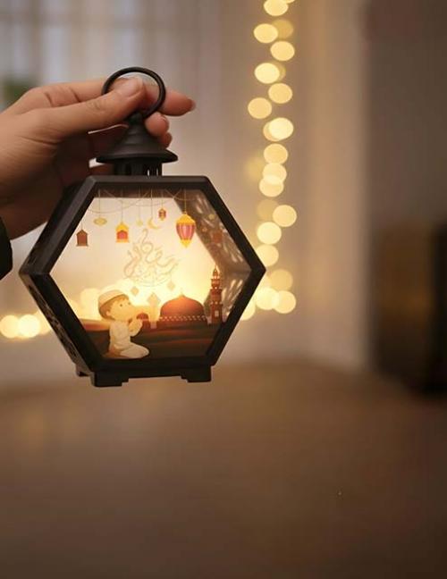 فانوس رمضان ديكور بإضاءة دافئة | فانوس رمضاني أنيق بتصميم سداسي