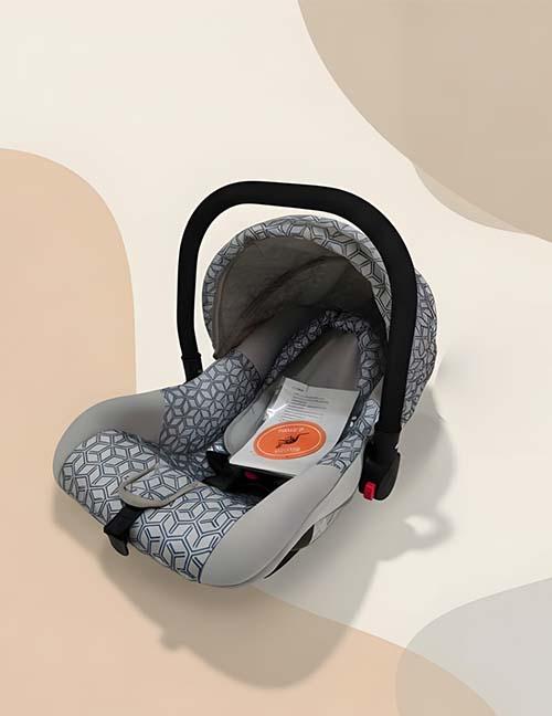كارسيت يمفرش جراكو للأطفال (Gracco By Gomaa) - كرسي سيارة آمن ومريح لحديثي الولادة مع مظلة واقية