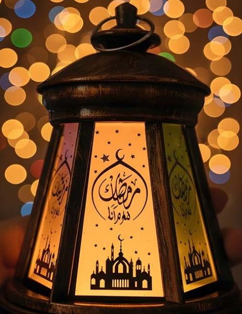 فانوس رمضان تراثي بإضاءة هادئة | فانوس زينة رمضانية بتصميم أنيق