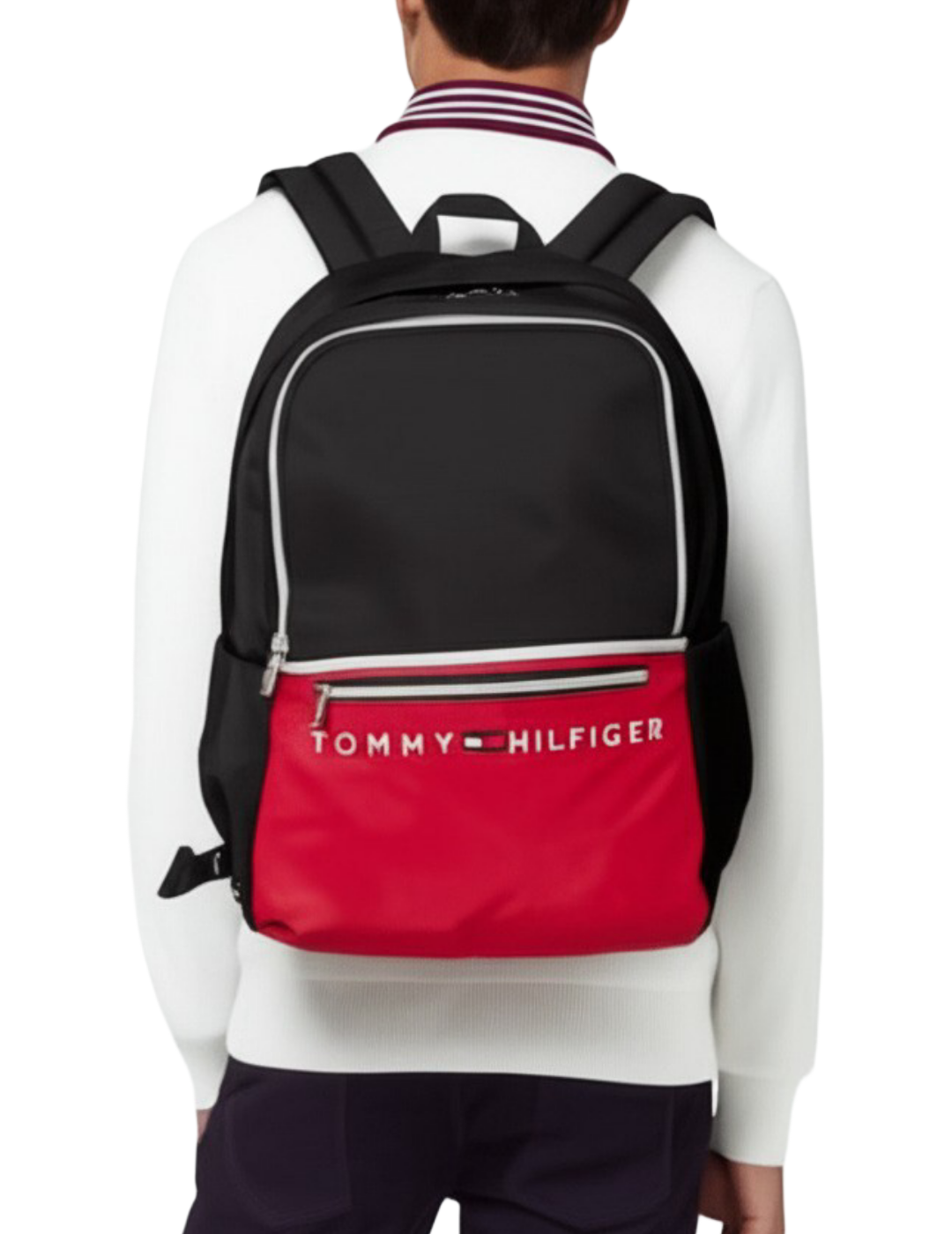 شنطة ظهر ماركة TOMMY HILFIGER مصنوعه من قماش أكسفورد 2 سوستة رئيسية وسوستة فرعية و2جيب جانبين الشنطة مبطنة من الداخل وسوستة معدن للمتانة.